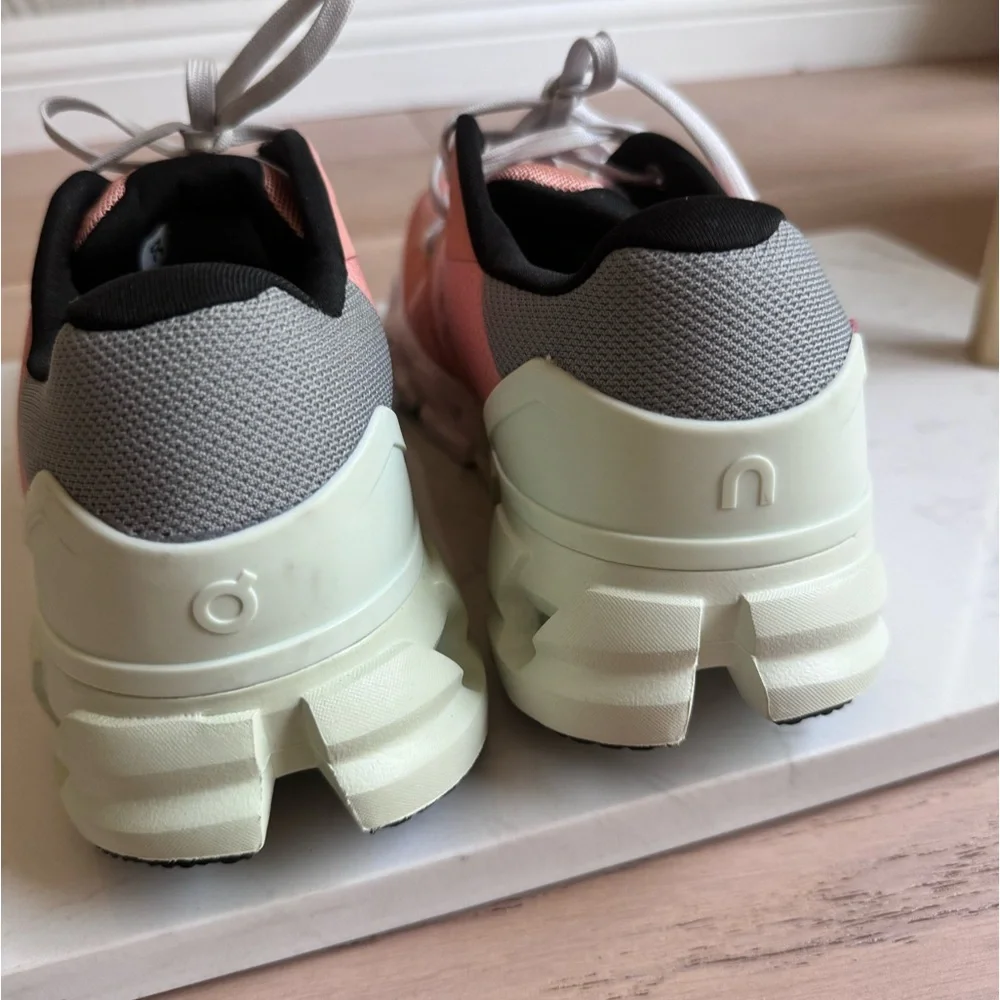 New-off size - On Cloud Cloudflyer 4 Road-Running Shoes -Women's 40 (R) 40.5 (L) - Picture 7 of 9